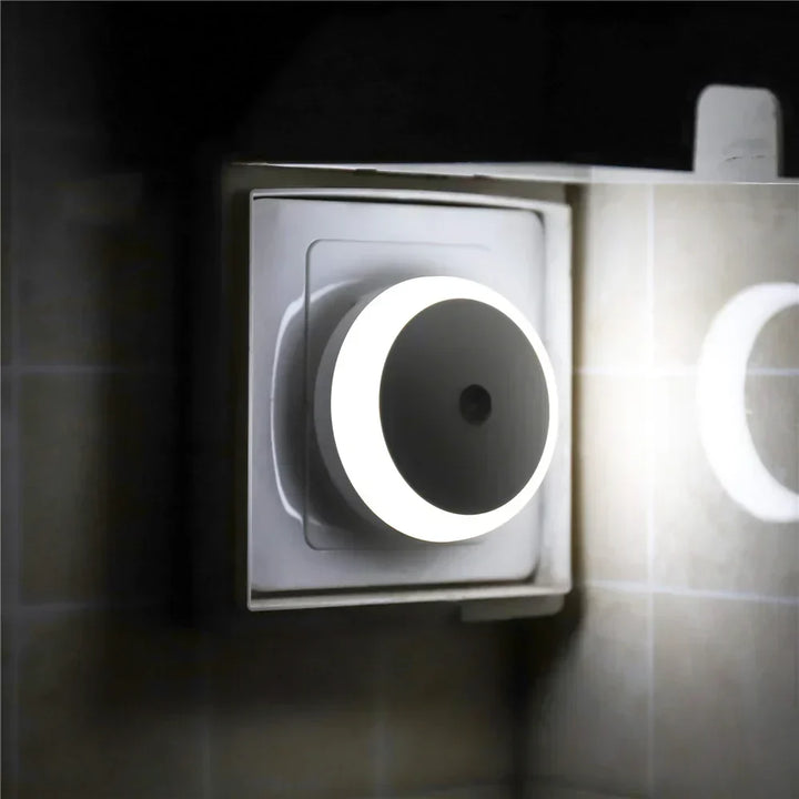 NOXORA LED natlys | Twilight sensor &amp; automatisk dæmpning | Stik-lys | Varm hvid