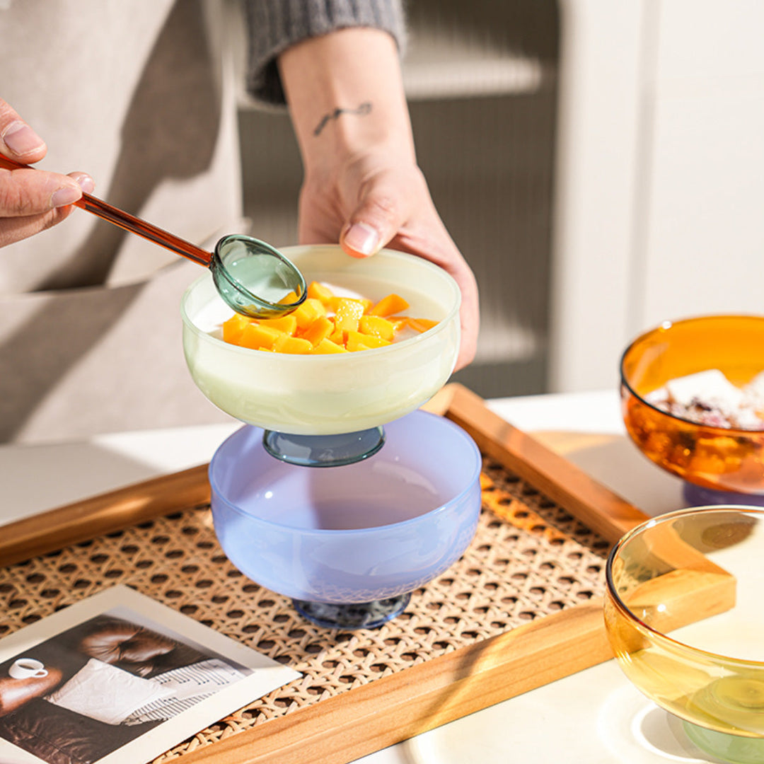 farverig borosilikat dessertskål med ske
