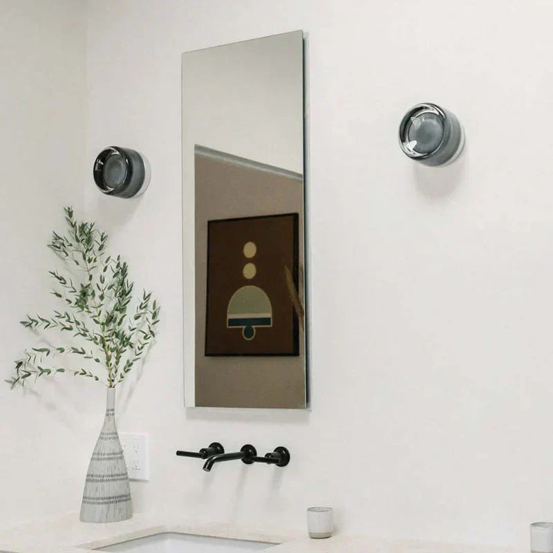 Elegant Væglampe med Blød Belysning og Moderne Design
