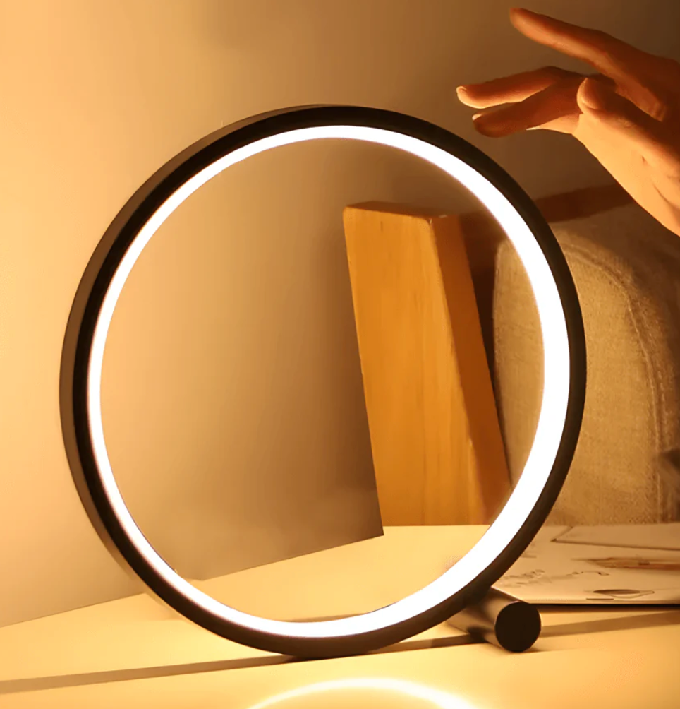 Minimalistisk bordlampe med berørings- og dæmpningsfunktion