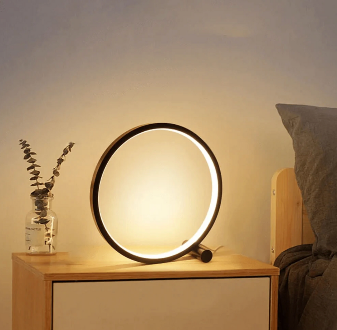 Minimalistisk bordlampe med berørings- og dæmpningsfunktion