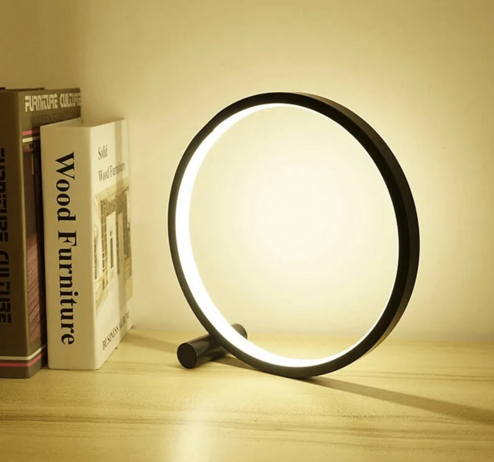 Minimalistisk bordlampe med berørings- og dæmpningsfunktion