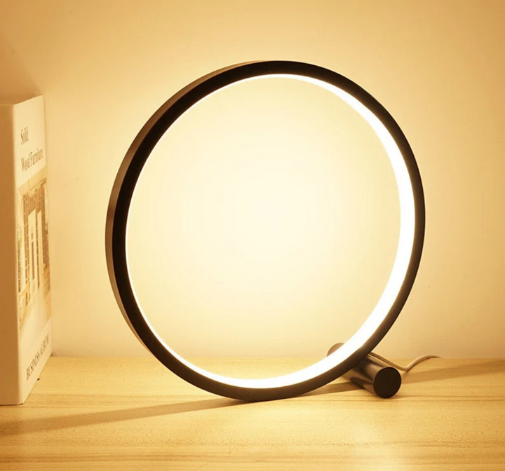 Minimalistisk bordlampe med berørings- og dæmpningsfunktion