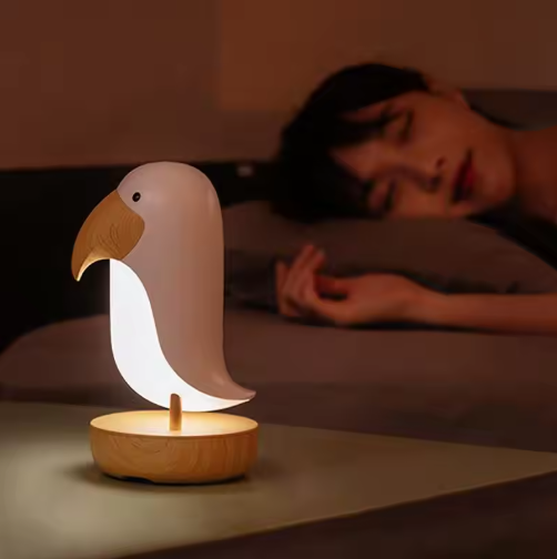 Genopladelig natlampe i fugledesign