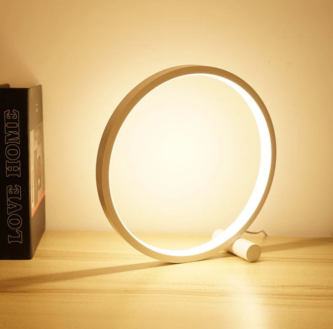 Minimalistisk bordlampe med berørings- og dæmpningsfunktion
