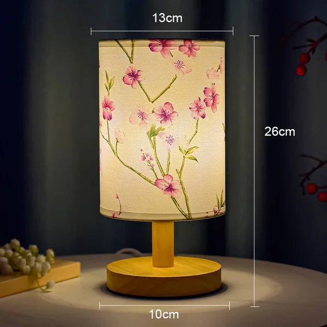 Dæmpbar LED natlampe med stofskærm i blommeblomst – Perfekt natlampe til soveværelset