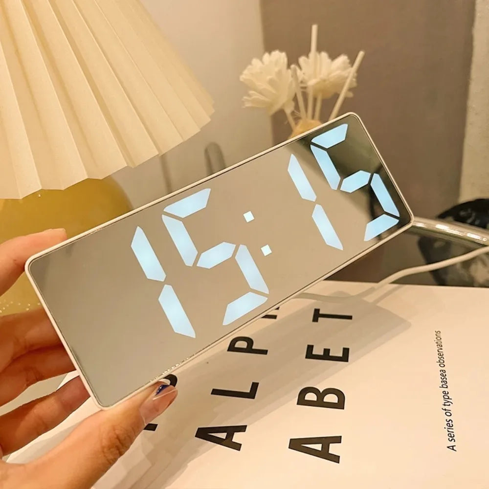Intelligent spejl med alarm for en bedre start på dagen