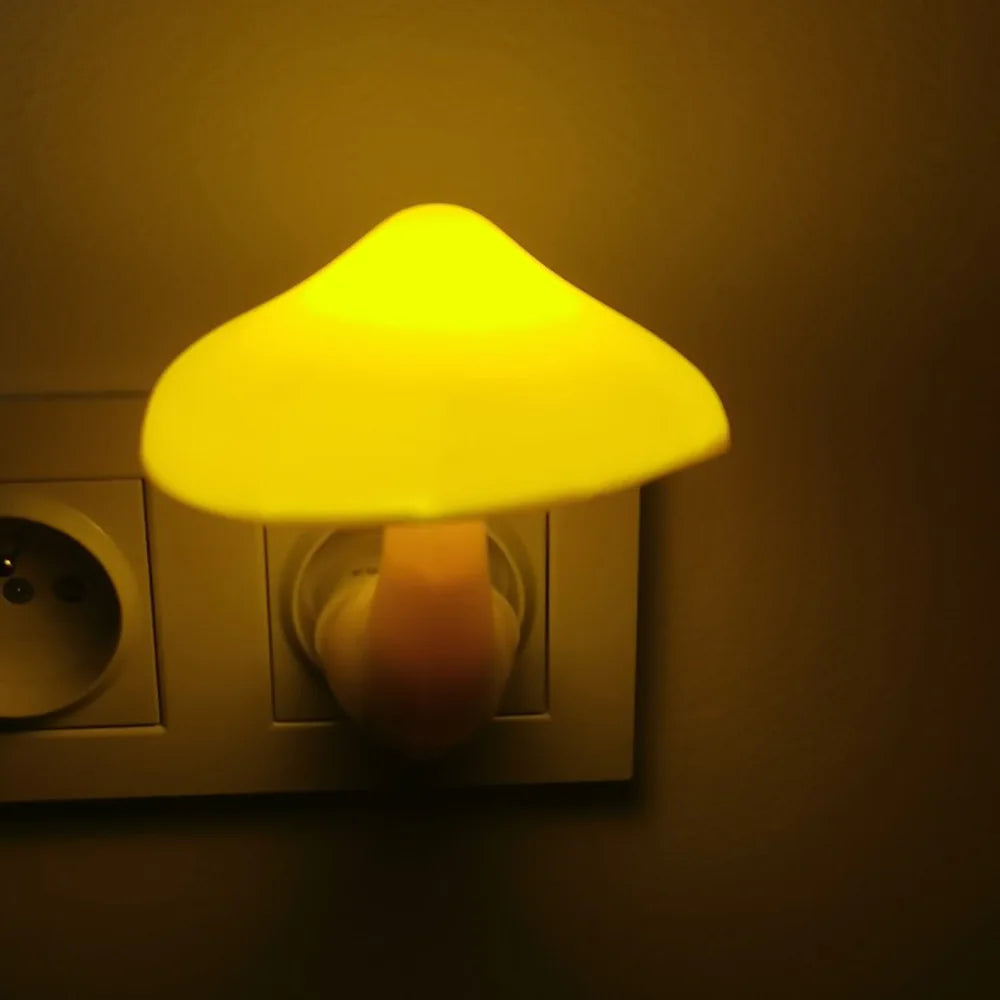 LED Nattelys Lumipilz | Med Skumringssensor | Varm Gul &amp; Energisparende | 8×10 cm