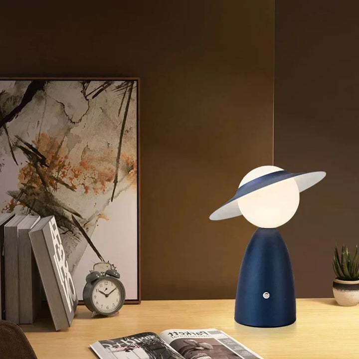 Batteri Bordlampe Mand med Hat