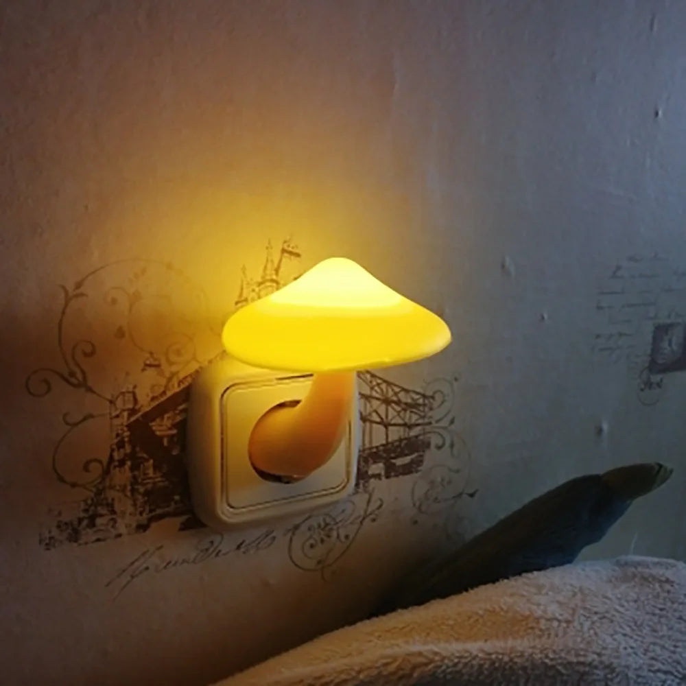 LED Nattelys Lumipilz | Med Skumringssensor | Varm Gul &amp; Energisparende | 8×10 cm