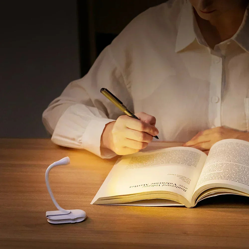 Mini Boglys - Bærbart Klemme-Natlys med USB-Opladning, Dæmpbar LED til Soveværelse, Øjenbeskyttelse og Camping - 360° Flip Klemme Boglampe