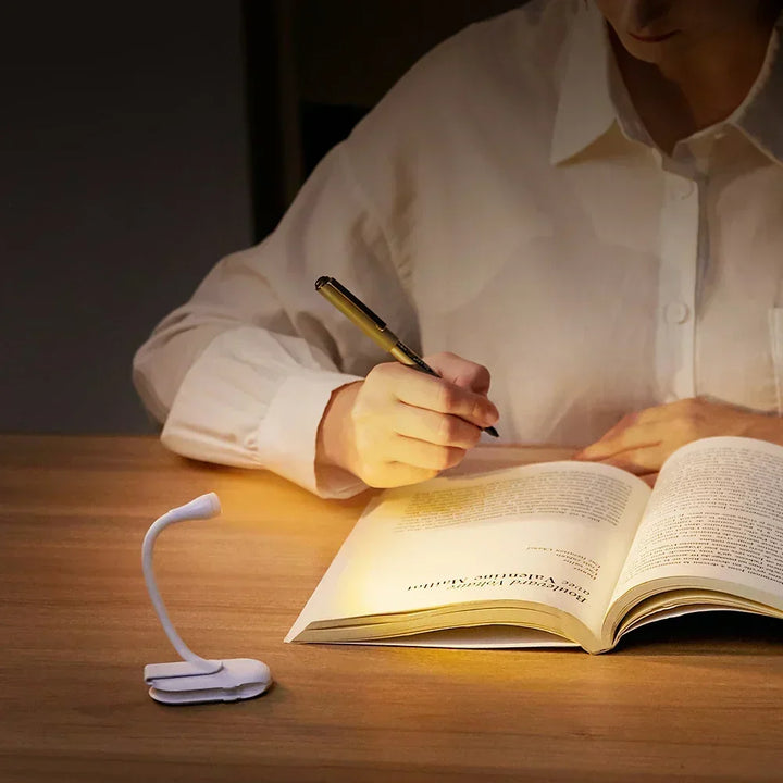 Mini Boglys - Bærbart Klemme-Natlys med USB-Opladning, Dæmpbar LED til Soveværelse, Øjenbeskyttelse og Camping - 360° Flip Klemme Boglampe