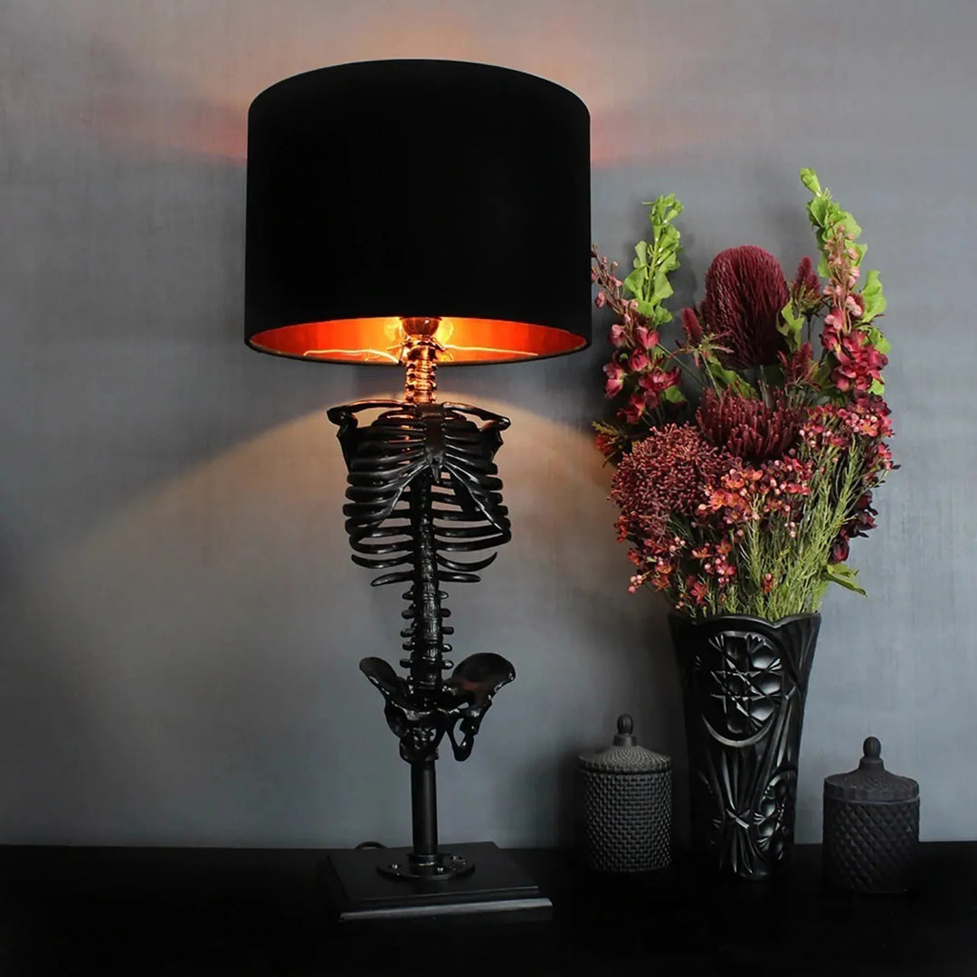 Håndlavet Gotisk Skelet Bordlampe