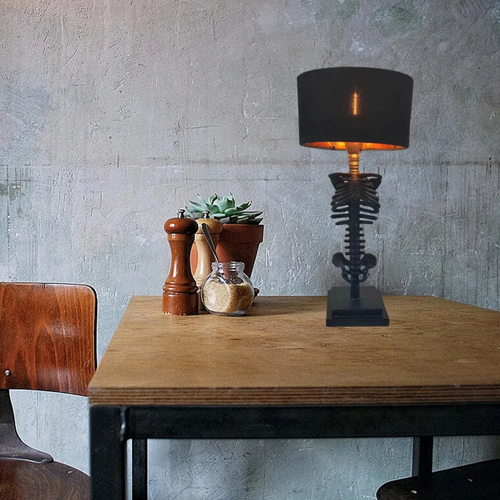 Håndlavet Gotisk Skelet Bordlampe