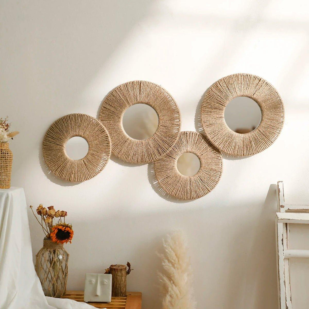 Rund dekorativ vægspejl i boho-stil med vævet hampereb