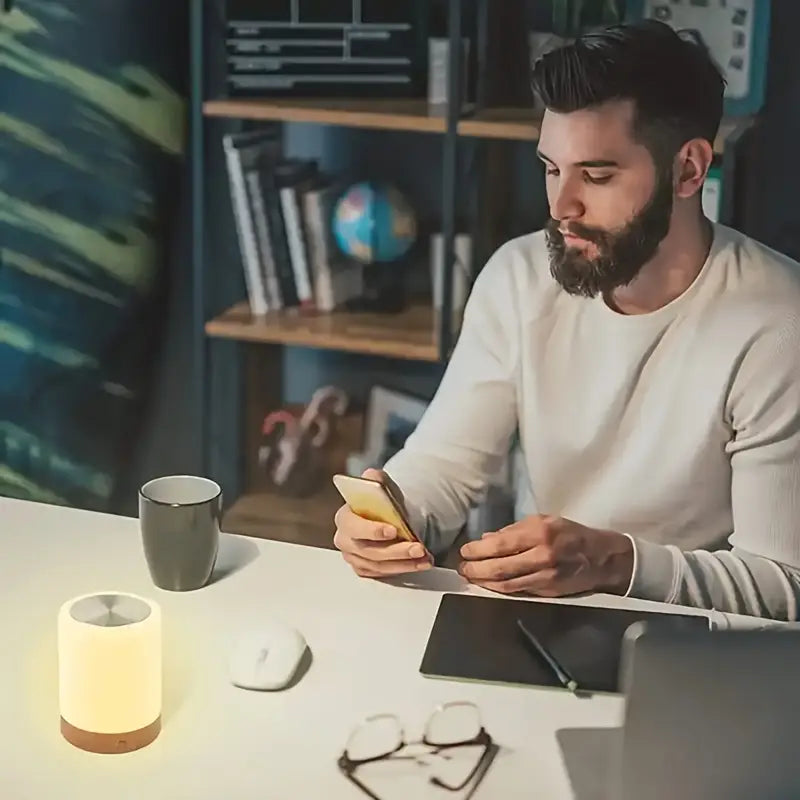 Dæmpbar LED Natlys med Moderne Design og Farveskift