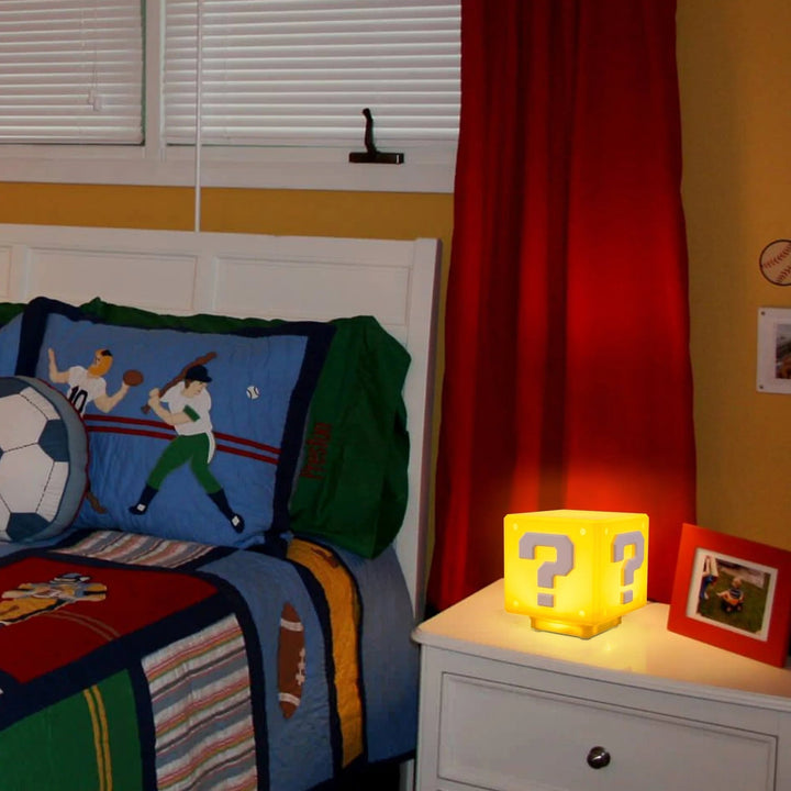 Power-Up Block Natlys - Super Mario-inspireret Spildekoration