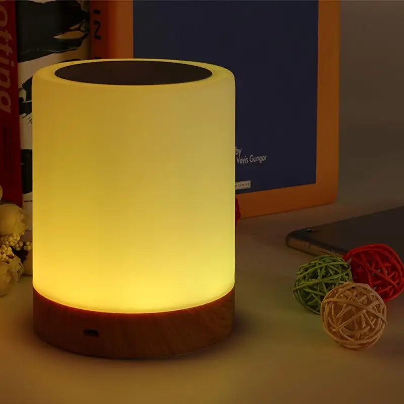 Dæmpbar LED Natlys med Moderne Design og Farveskift