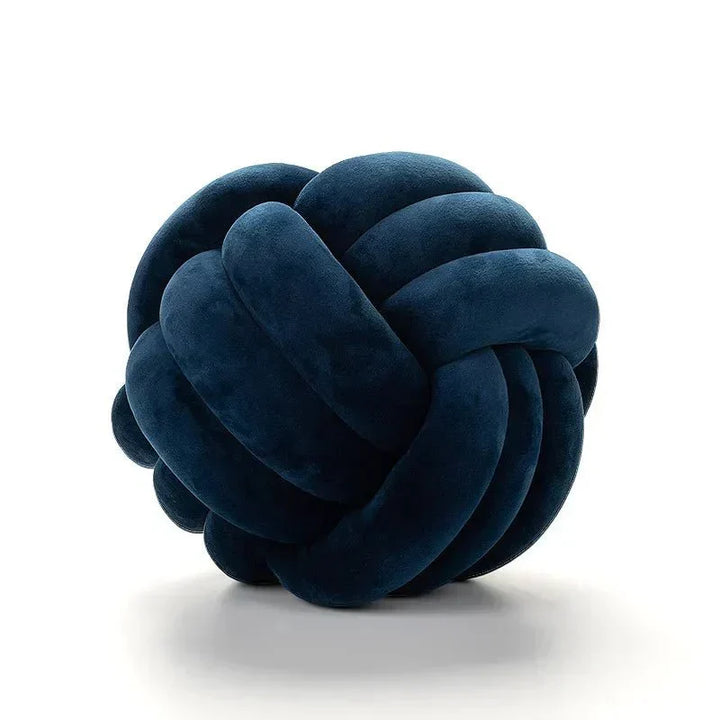 Dekorativ, blød pude med knyttet bold i suede look