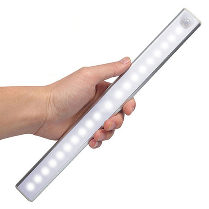 TRÅDLIG LED NATTELYS MED BEVÆGELSESENSOR OG GENOPLADELIG BATTERI |