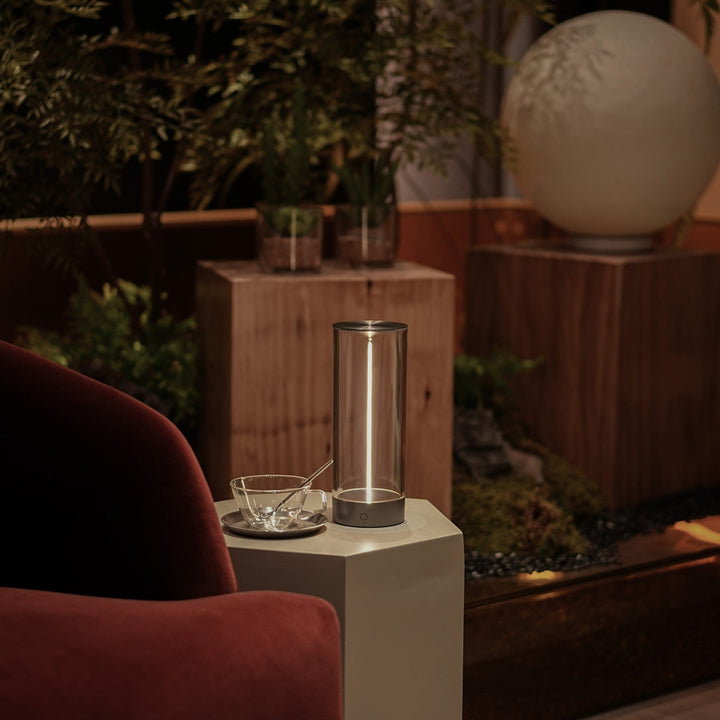 GlowBright | Bærbar LED-lampe med trådløs design