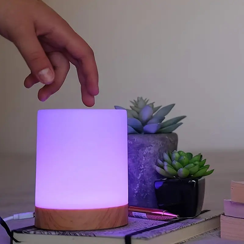 Dæmpbar LED Natlys med Moderne Design og Farveskift
