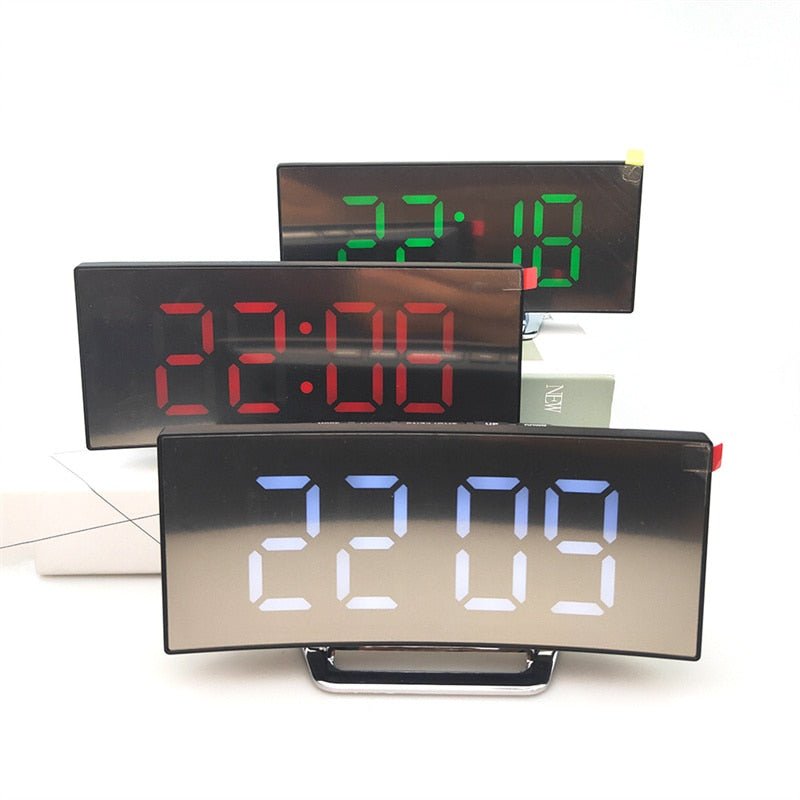 LED Digital Vækkeur – Buet Spejldisplay, Bordur med Snooze-funktion, Elektronisk Borddisplay, Soveværelse og Stue Dekor