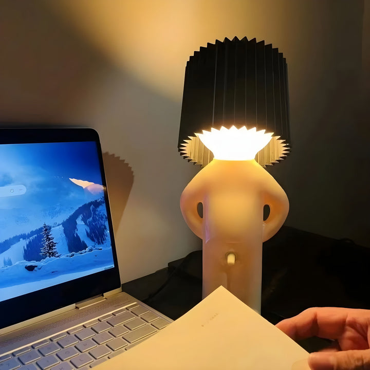 Sassy Boy Kreativ Bordlampe – Unik Belysning til Soveværelse og Opholdsområde