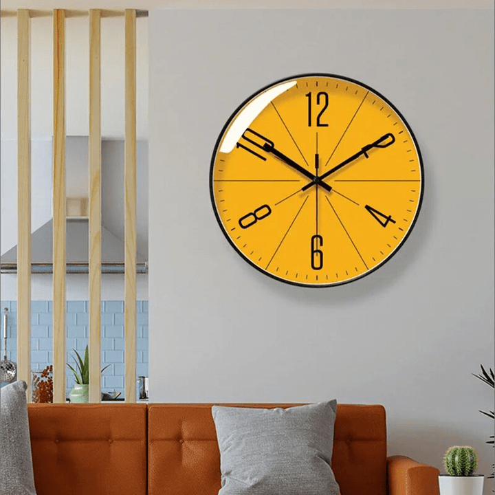 Moderne nordisk stil vægurs