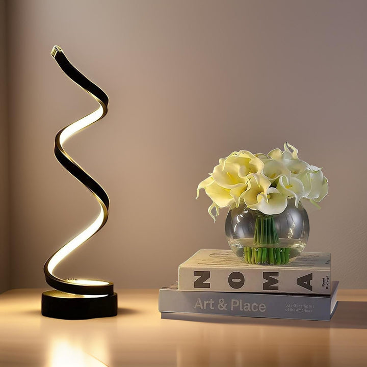 Moderne LED bordlampe med touch-kontrol og varmt lys