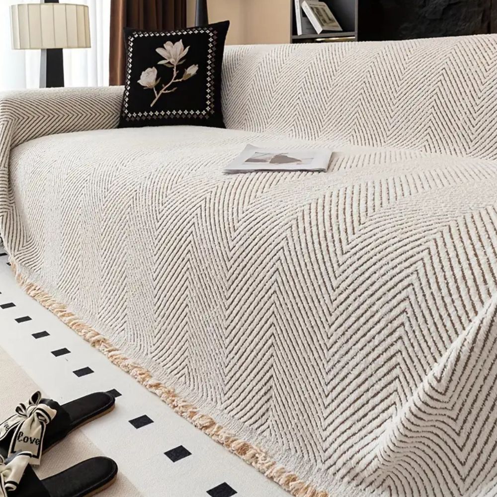 CUSHVIVE – Herringbone Sofaovertræk med Sprøjtbeskyttelse og Skridsikker Design