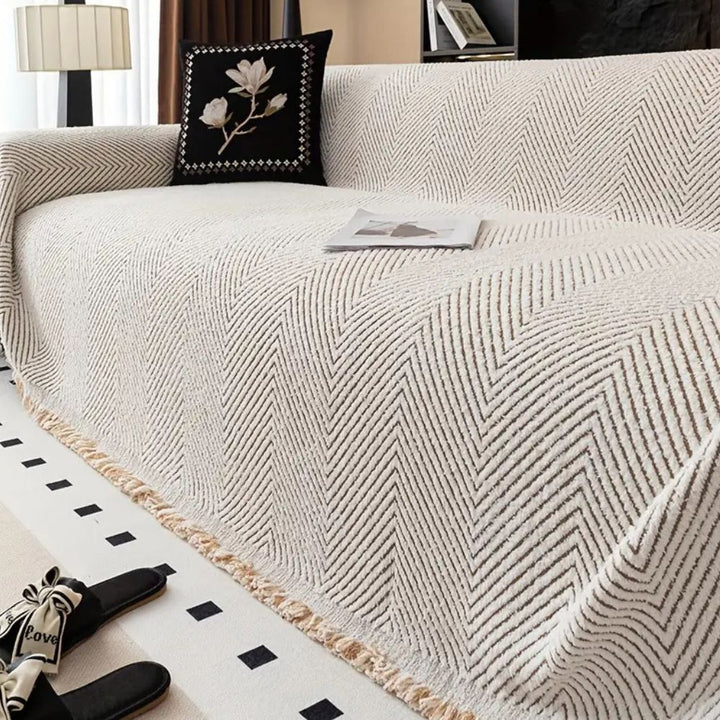 CUSHVIVE – Herringbone Sofaovertræk med Sprøjtbeskyttelse og Skridsikker Design