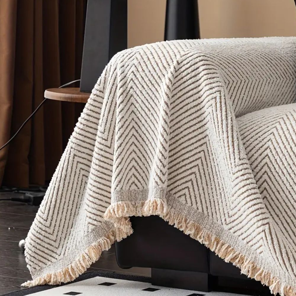 CUSHVIVE – Herringbone Sofaovertræk med Sprøjtbeskyttelse og Skridsikker Design