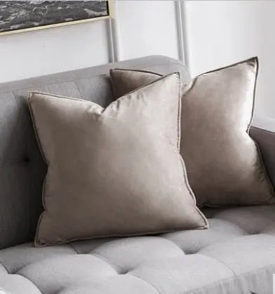VelvetLuxe – Elegant velourpudeovertræk med raffinerede detaljer
