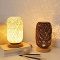 Bordlampe lavet af rattantræ