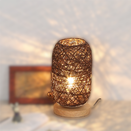 Bordlampe lavet af rattantræ