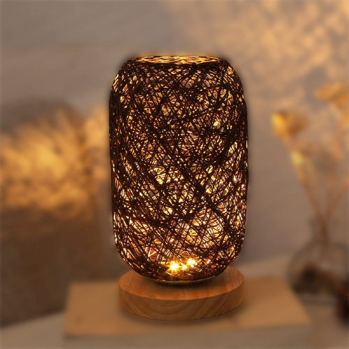 Bordlampe lavet af rattantræ