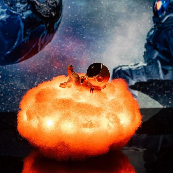 Astronaut farverige skyer natlys |