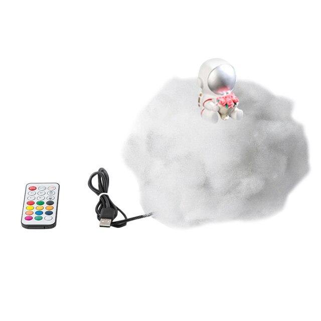 Astronaut farverige skyer natlys |
