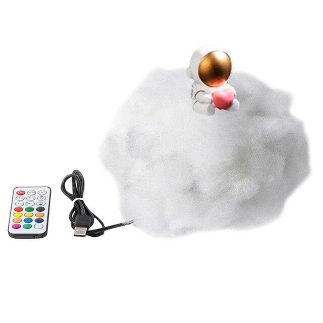 Astronaut farverige skyer natlys |