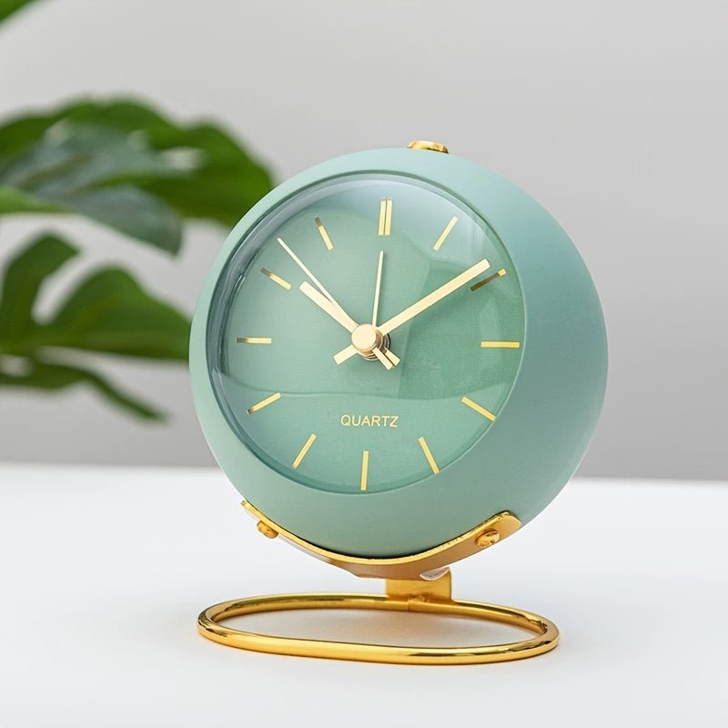 Buzzley Retro Stille Vækkeur – Vintage Metal Analog Ur med Nattelys