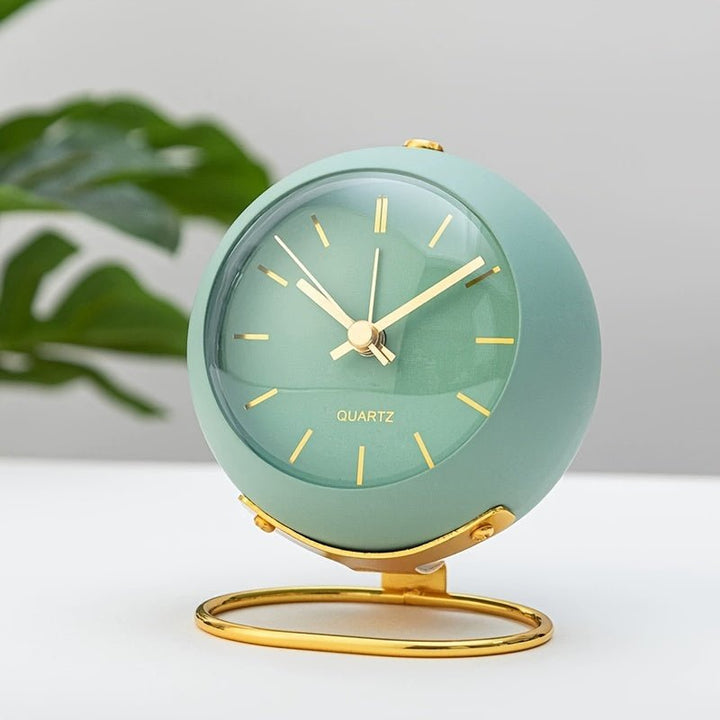 Buzzley Retro Stille Vækkeur – Vintage Metal Analog Ur med Nattelys