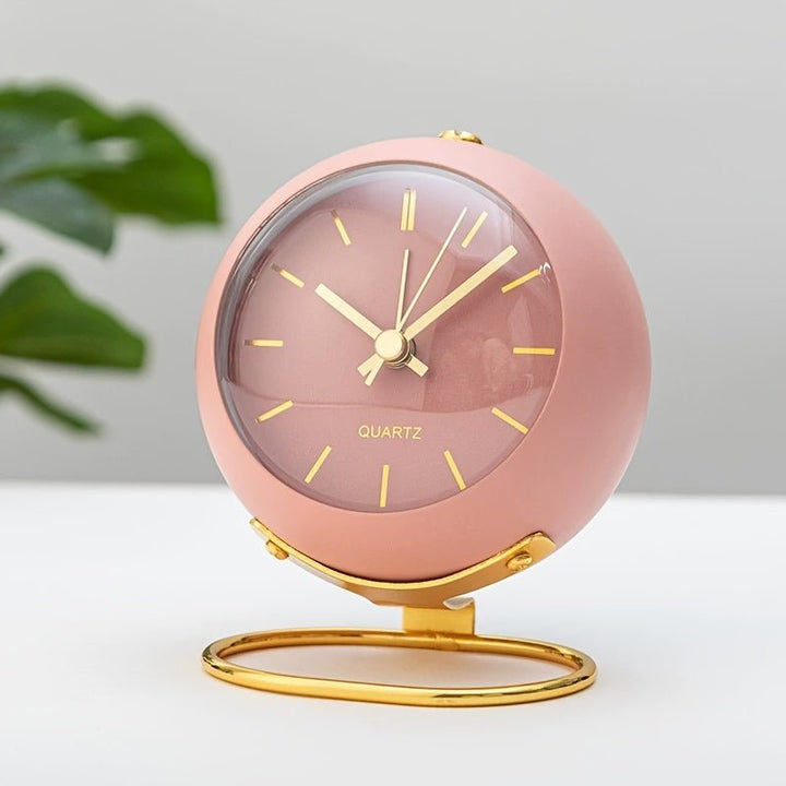 Buzzley Retro Stille Vækkeur – Vintage Metal Analog Ur med Nattelys