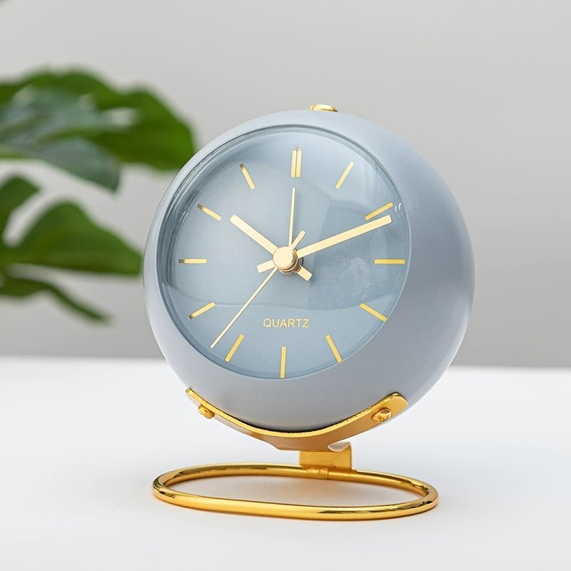 Buzzley Retro Stille Vækkeur – Vintage Metal Analog Ur med Nattelys