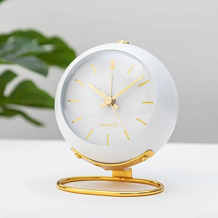 Buzzley Retro Stille Vækkeur – Vintage Metal Analog Ur med Nattelys