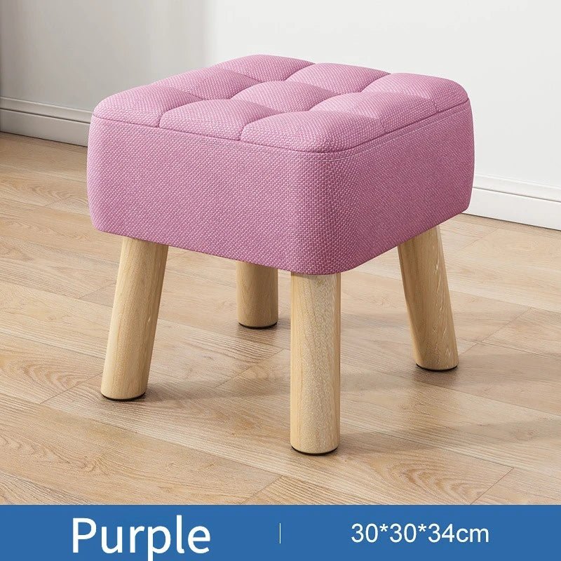 Polstret ottoman skammel i retro stil i pastelfarver