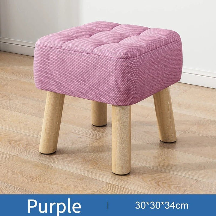 Polstret ottoman skammel i retro stil i pastelfarver