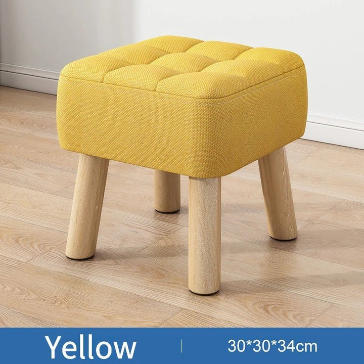 Polstret ottoman skammel i retro stil i pastelfarver