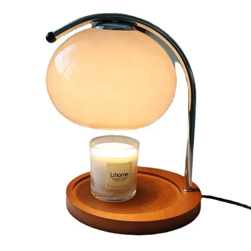 Glas bordlampe i retro stil med fod