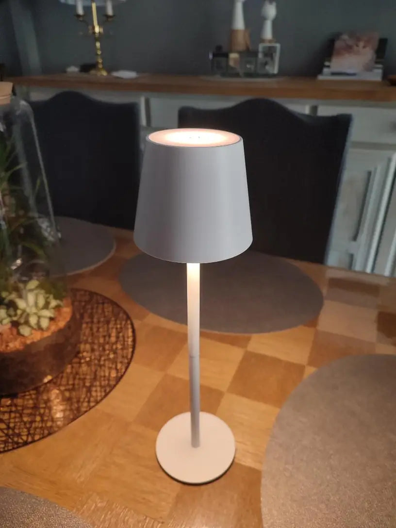 LED Bordlampe – Trådløs, Berøringskontrol &amp; Dæmpbart Lys